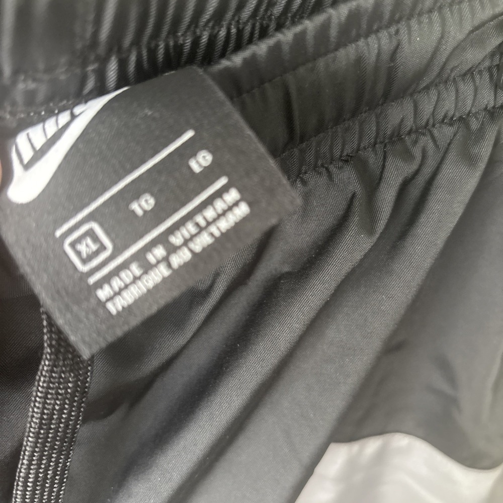 Nike Shorts Mens Medium Black Club Woven NSW Sportswear Stripe CJ4486-010 - Picture 2 of 15